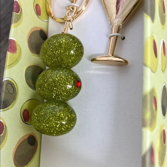 🍸 Piper K | Martini & Olive Bag Charm 🫒 - Picture 3 of 5